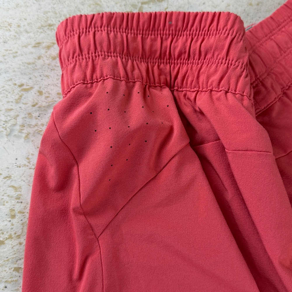 REI CO-OP Women's Coral Shorts size medium - Picture 8 of 14